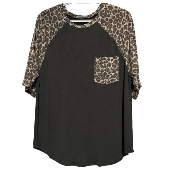 Zenana Outfitters Tops - Zenana Women's Brown Green Animal Print Short Sleeve T-Shirt Front Pocket Size L